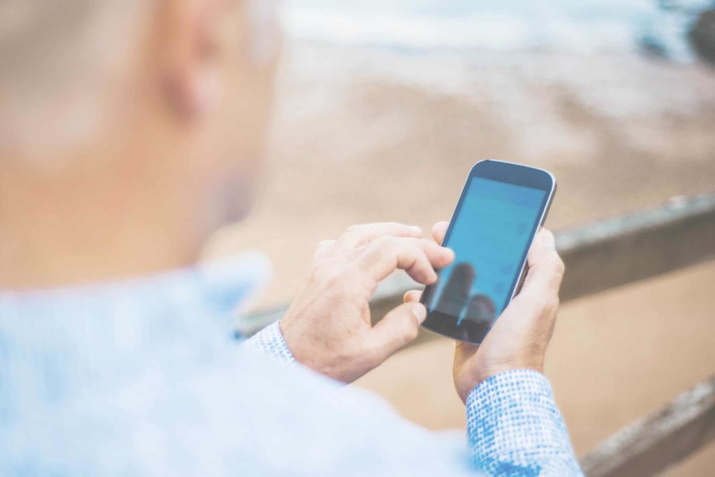 Hörtechnologie: Hörgeräte und Smartphone clever kombinieren