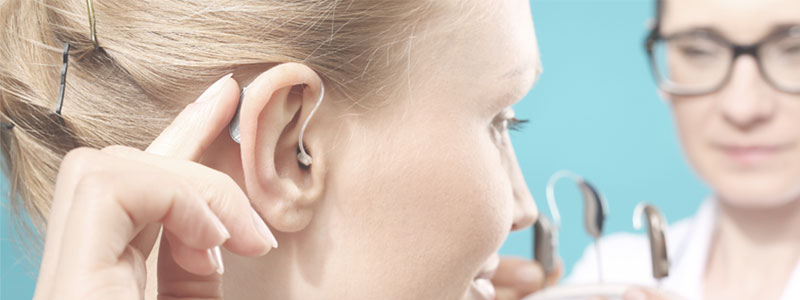 Die individuelle Beratung beim Hörakustiker führt langfristig zu gutem Hören